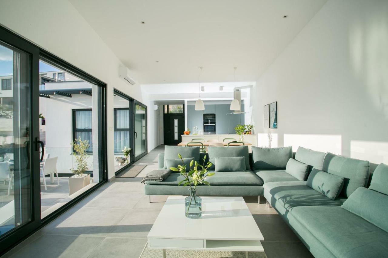 Holiday Home Olive Exclusive - 8 People, Heated Pool, Okrug Gornji, Sea View Trogir Buitenkant foto