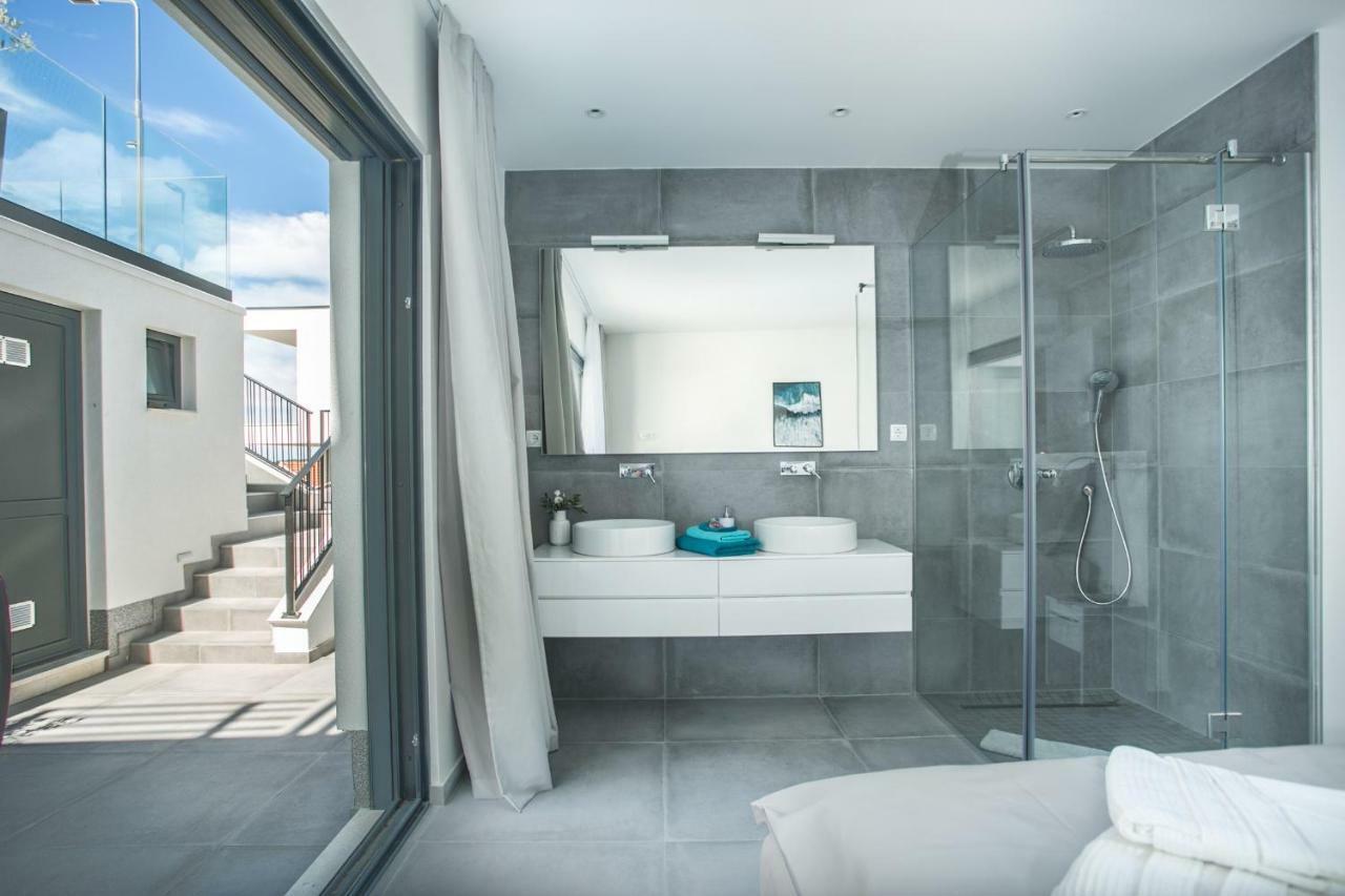Holiday Home Olive Exclusive - 8 People, Heated Pool, Okrug Gornji, Sea View Trogir Buitenkant foto