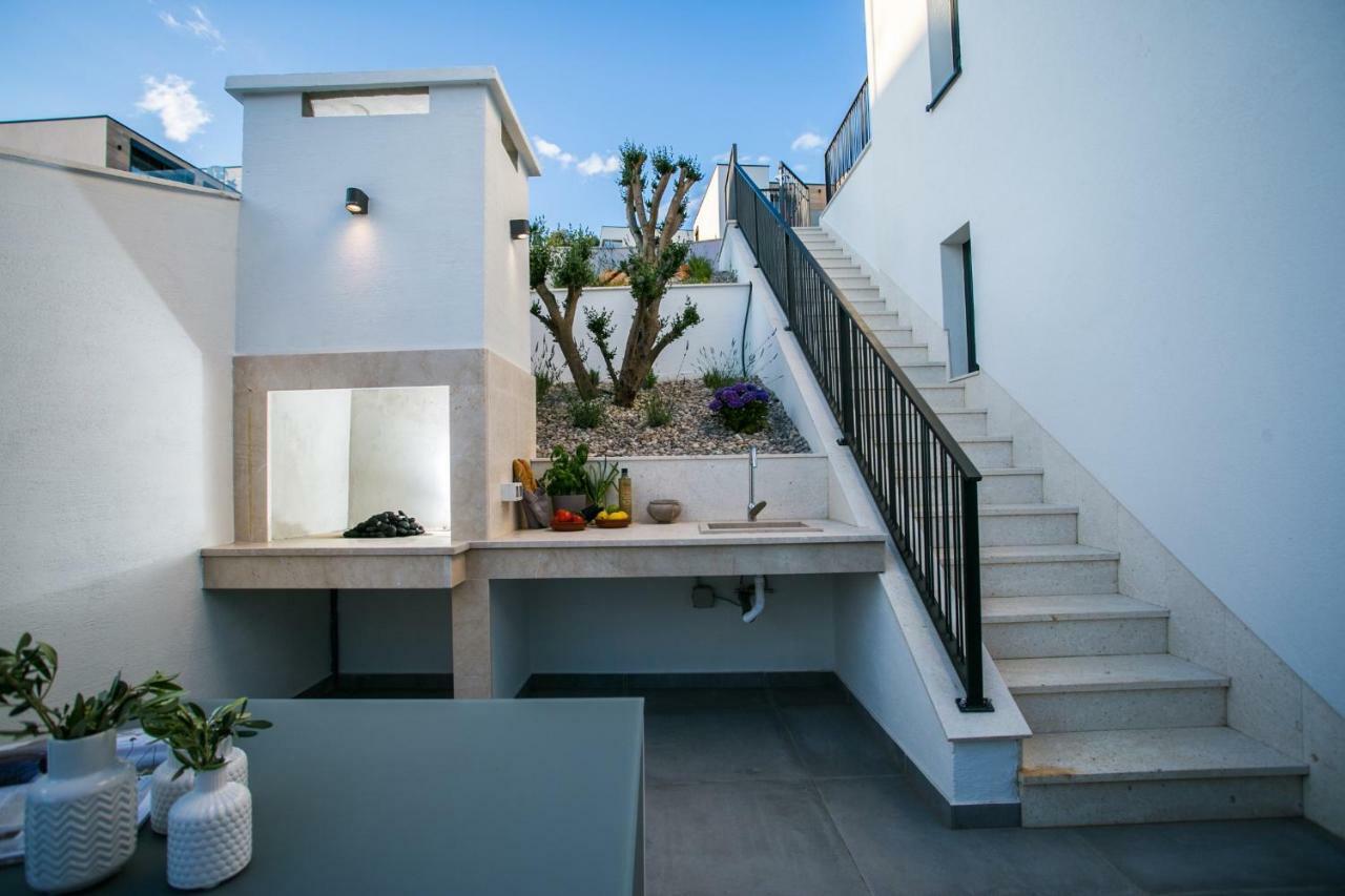 Holiday Home Olive Exclusive - 8 People, Heated Pool, Okrug Gornji, Sea View Trogir Buitenkant foto