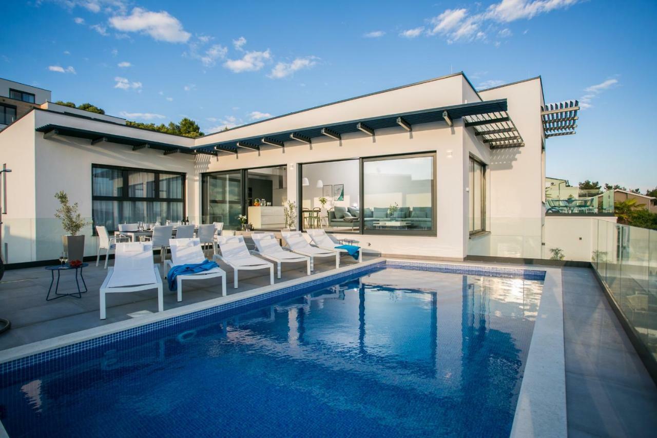 Holiday Home Olive Exclusive - 8 People, Heated Pool, Okrug Gornji, Sea View Trogir Buitenkant foto